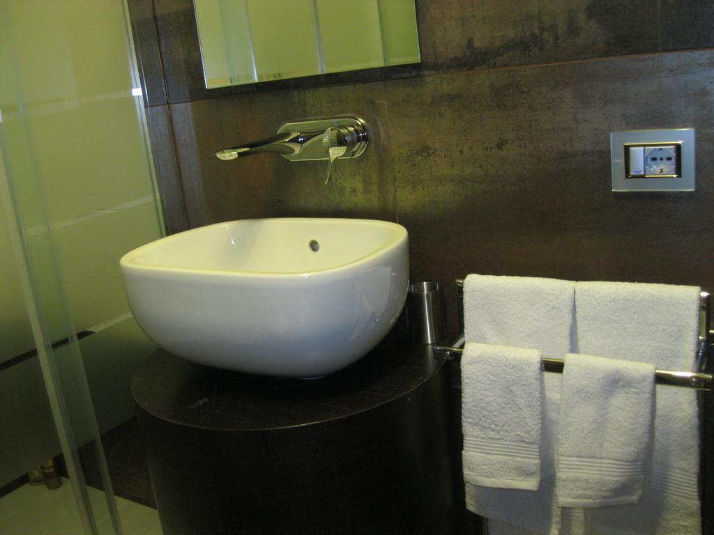 A14 Business Suite Sesto San Giovanni Pokoj fotografie